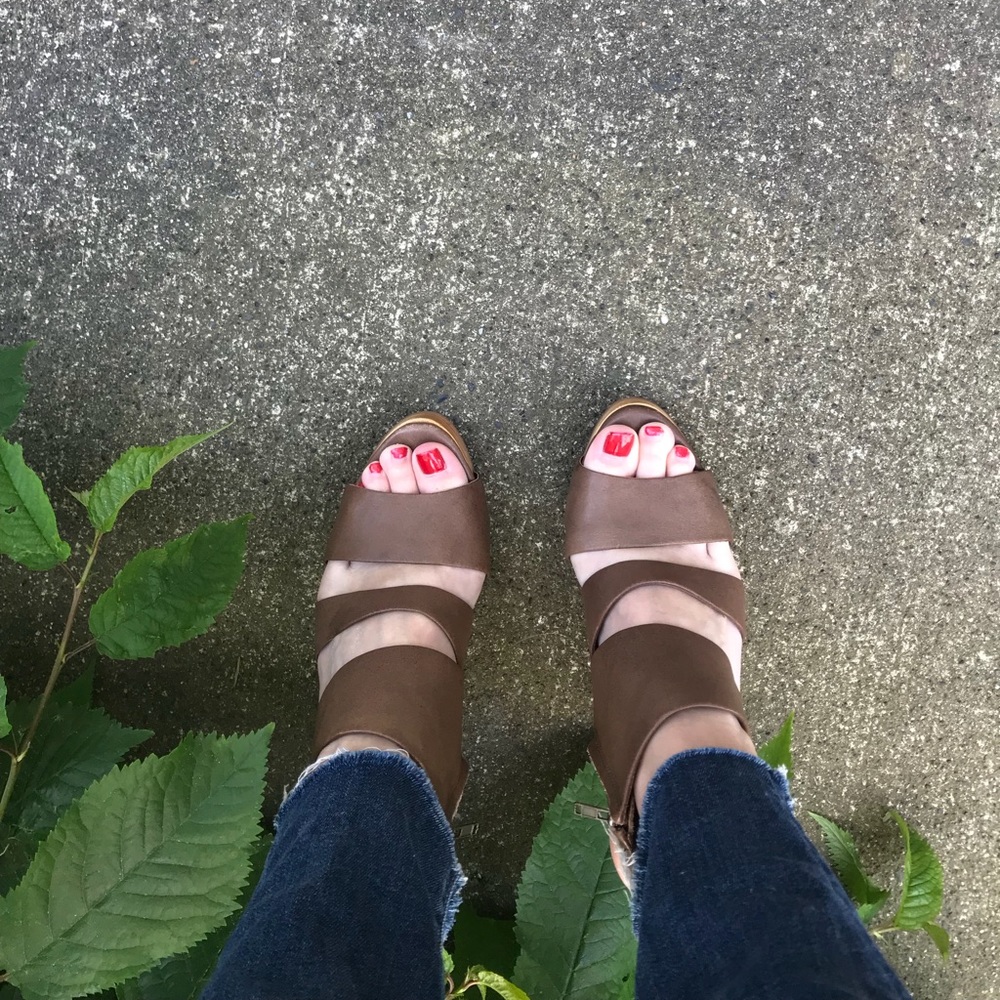 Anthropologie Faryl Robin brown leather wedges